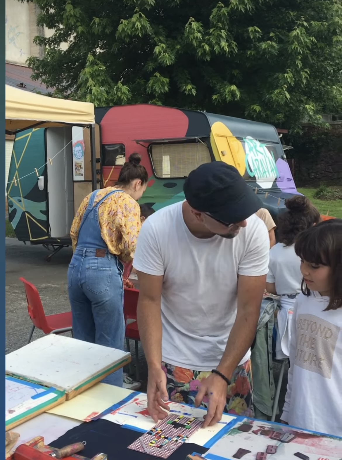 Art Caravan — taller en Granada
